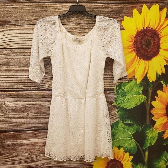 Delia's mini 2 layers lacy dress Medium Pre-owned - Picture 1 of 4